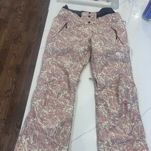 PICTURE ORGANIC CLOTHING Treva Printed Pants Textury Print size medium
NWOT